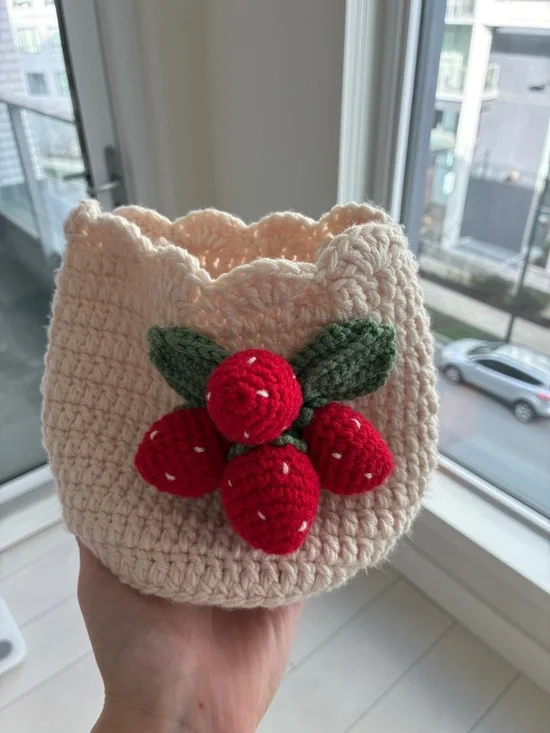 Handmade Mini Tote 🍓🍀 - Picture 4 of 5